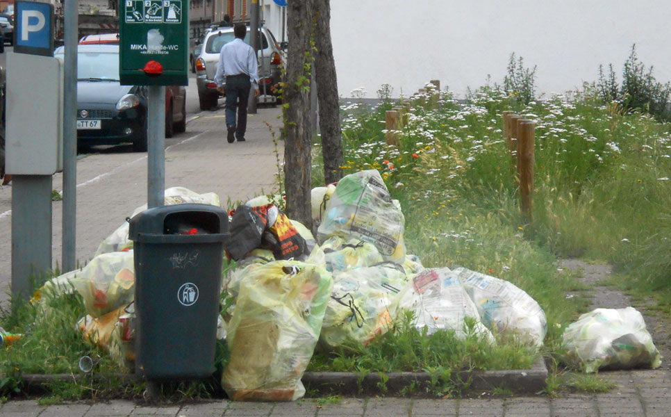 Müllberge in der Poststraße